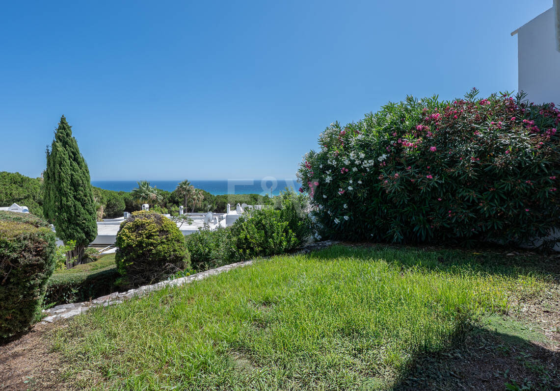 Stor investeringsmöjlighet! Townhouse med Unobstructed Sea Views