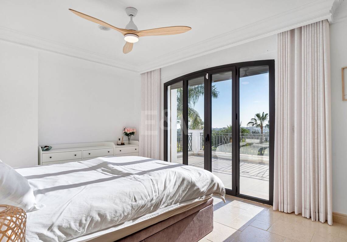 Exclusive villa overlooking Los Naranjos Golf Course