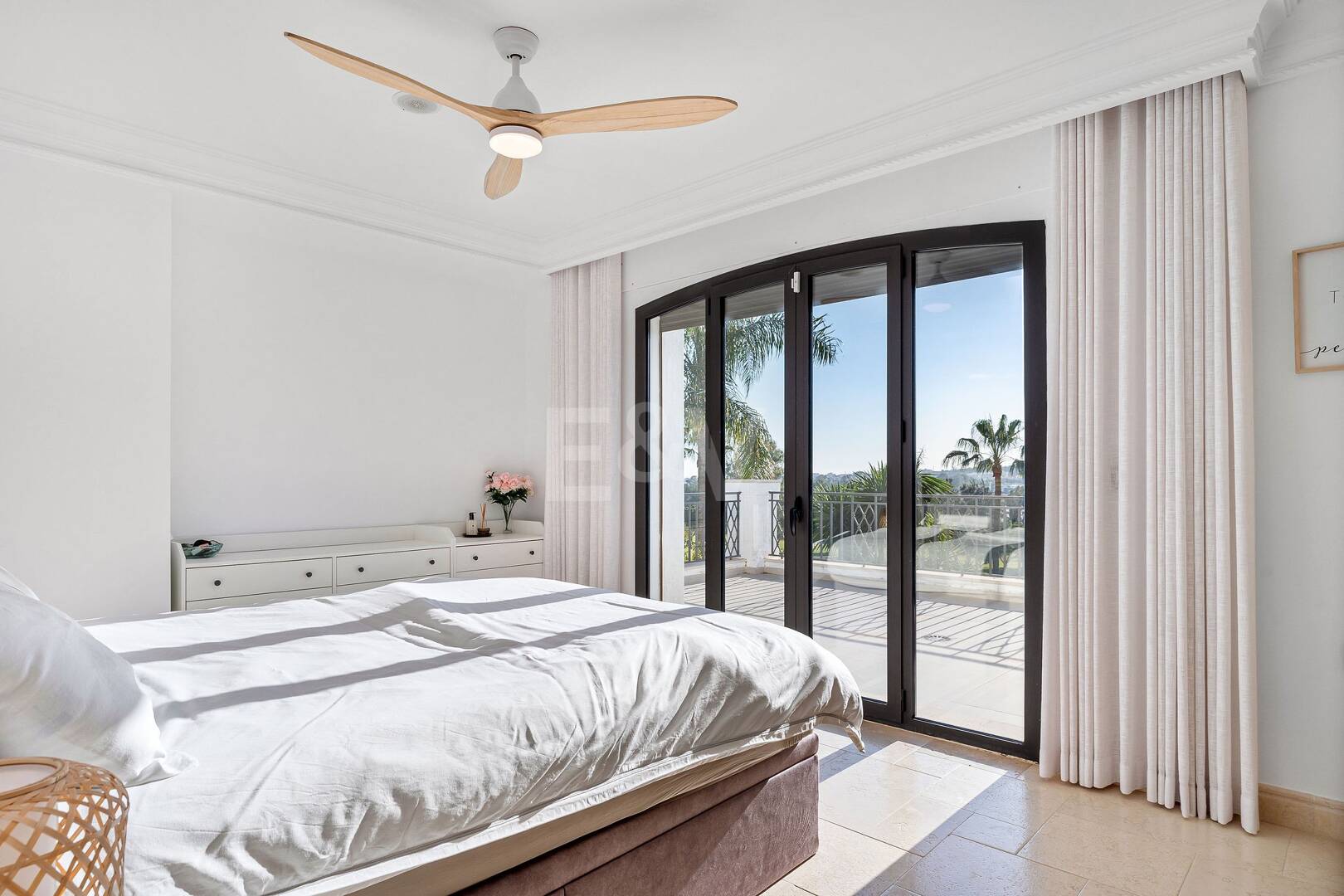 Exclusiva villa con vistas al campo de golf Los Naranjos