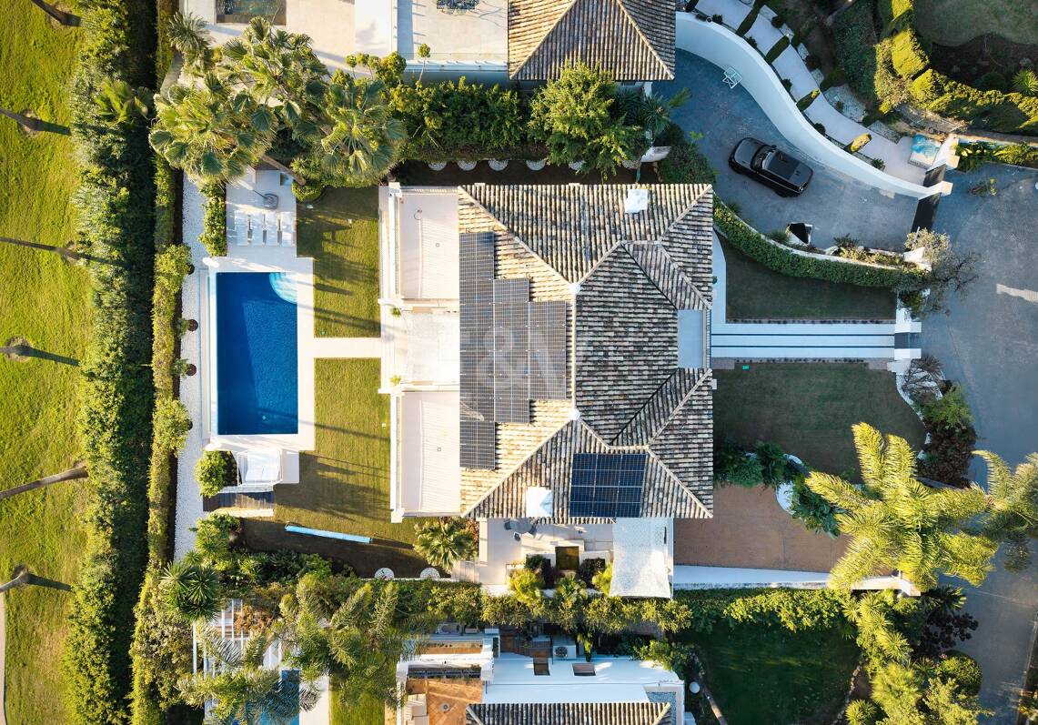 Exclusive villa overlooking Los Naranjos Golf Course