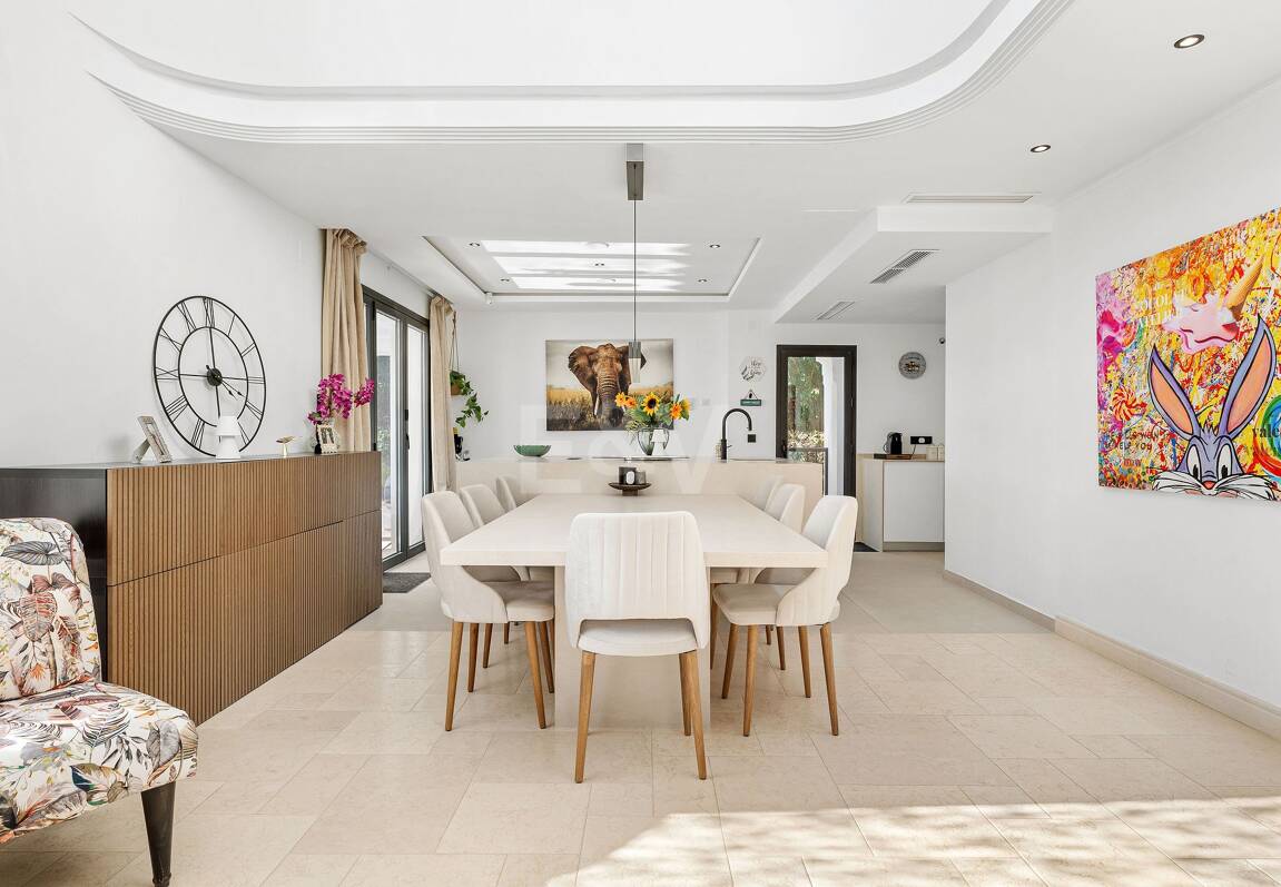 Exklusiv villa med utsikt över Los Naranjos Golfbana