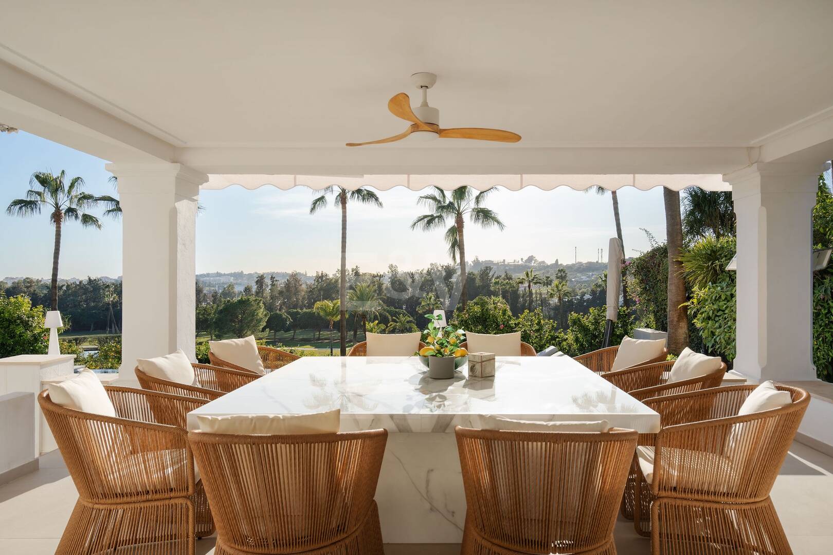 Exclusiva villa con vistas al campo de golf Los Naranjos