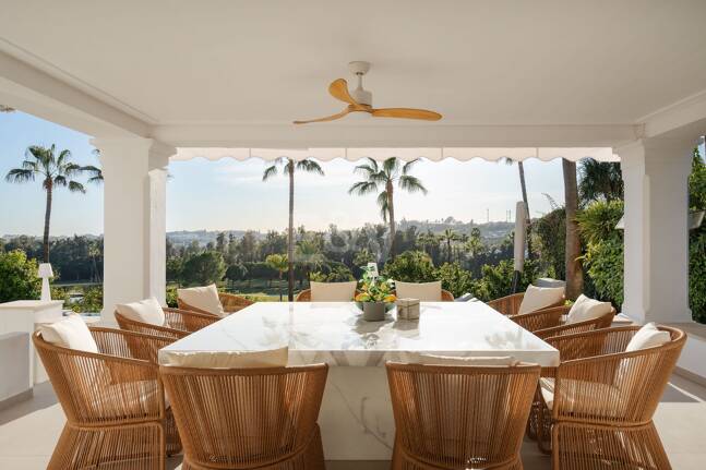 Exklusiv villa med utsikt över Los Naranjos Golfbana