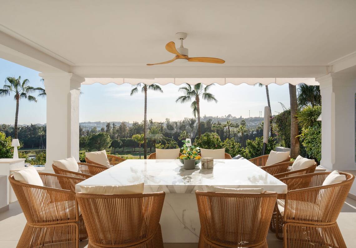 Exclusive villa overlooking Los Naranjos Golf Course