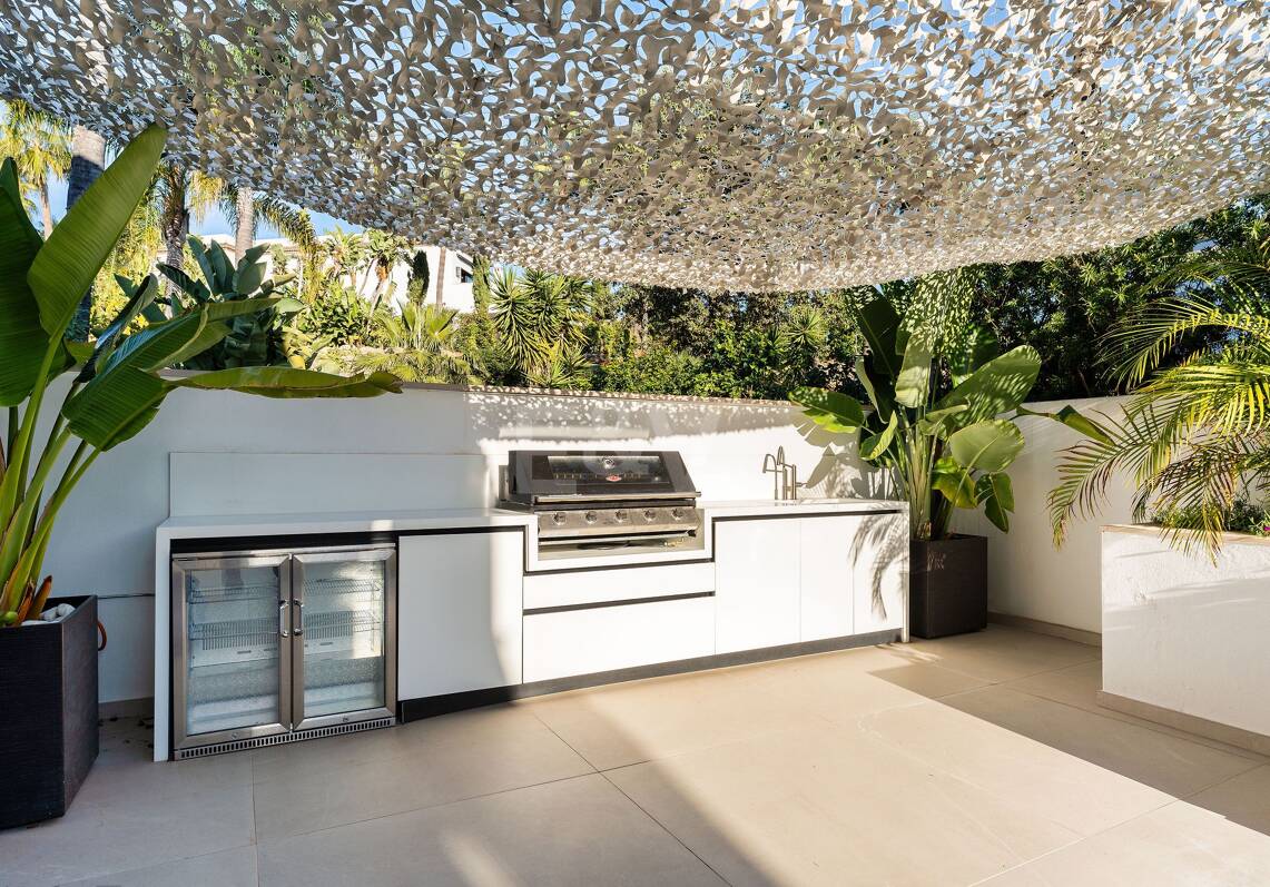 Exclusive villa overlooking Los Naranjos Golf Course
