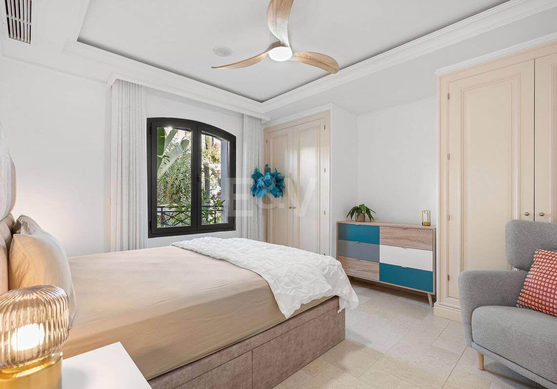 Exclusive villa overlooking Los Naranjos Golf Course