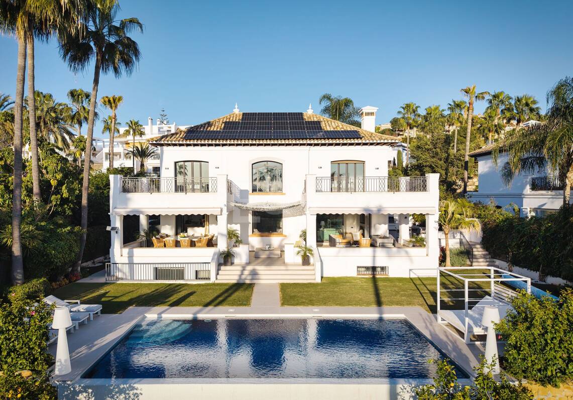 Exclusive villa overlooking Los Naranjos Golf Course