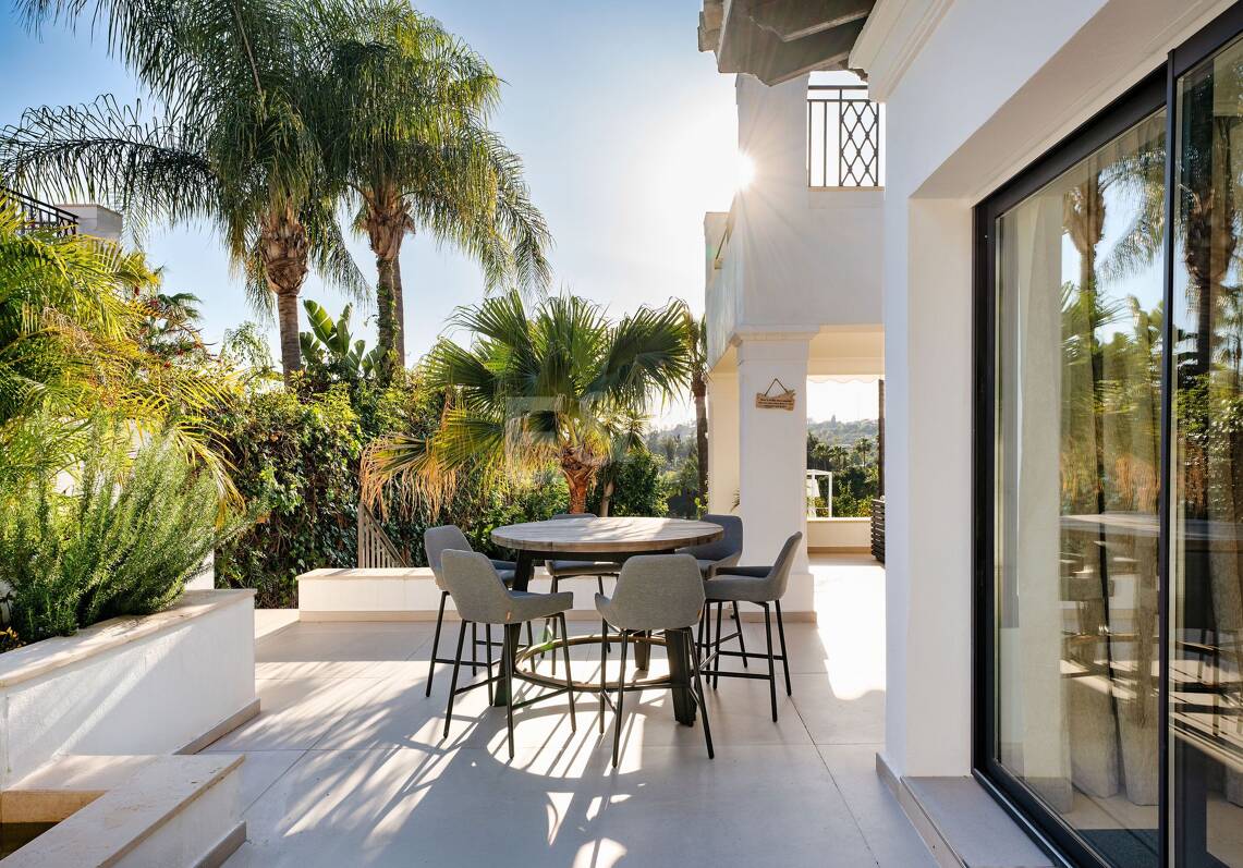 Exclusive villa overlooking Los Naranjos Golf Course