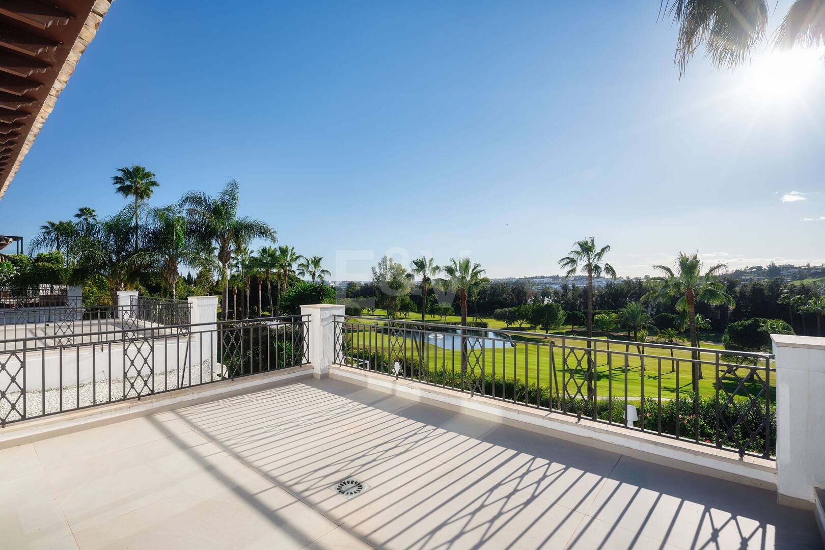 Exclusiva villa con vistas al campo de golf Los Naranjos