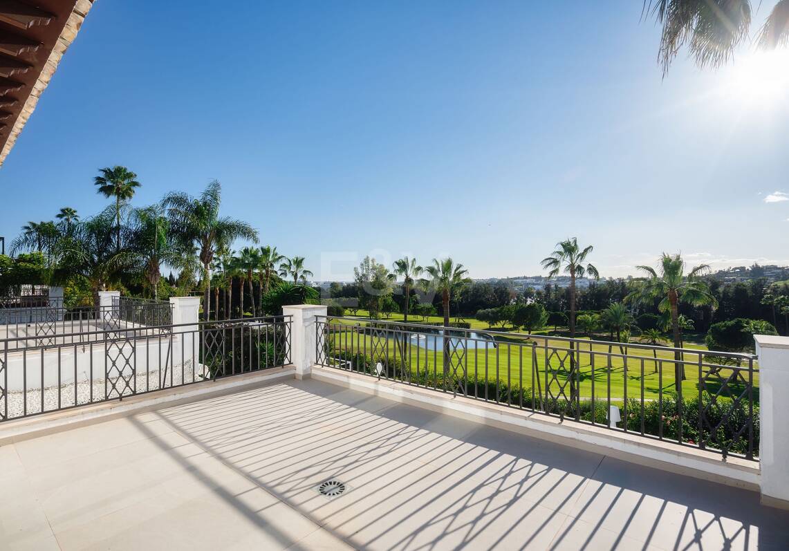 Exclusive villa overlooking Los Naranjos Golf Course