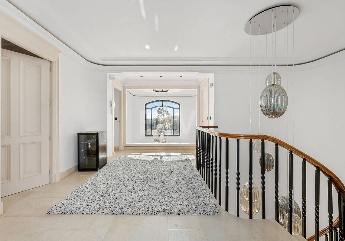 Exclusive villa overlooking Los Naranjos Golf Course