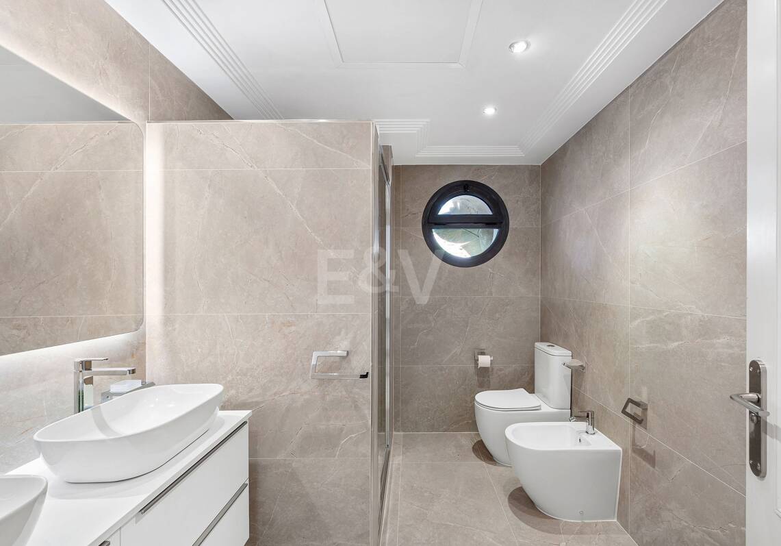 Exclusive villa overlooking Los Naranjos Golf Course