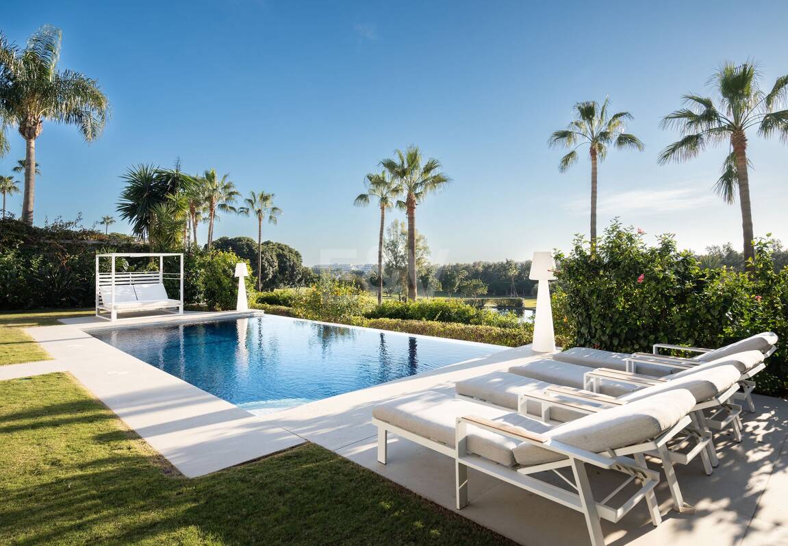 Exklusiv villa med utsikt över Los Naranjos Golfbana