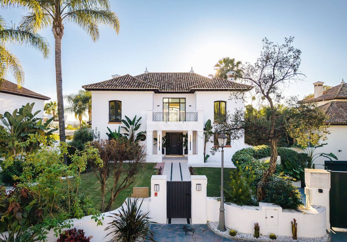 Exclusive villa overlooking Los Naranjos Golf Course