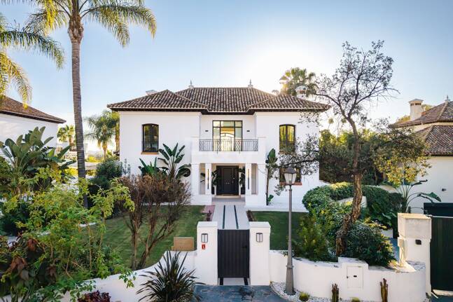 Exklusiv villa med utsikt över Los Naranjos Golfbana