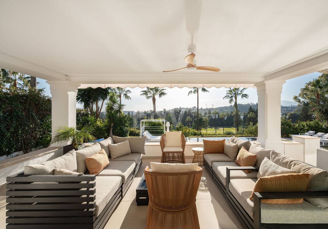 Exclusive villa overlooking Los Naranjos Golf Course