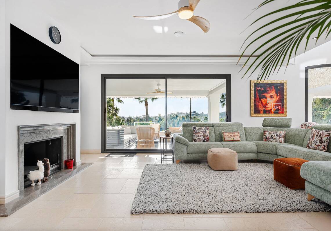 Exclusive villa overlooking Los Naranjos Golf Course