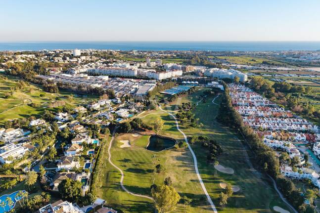 Exklusiv villa med utsikt över Los Naranjos Golfbana