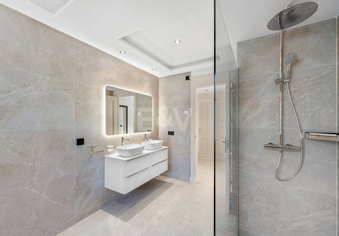 Exclusive villa overlooking Los Naranjos Golf Course
