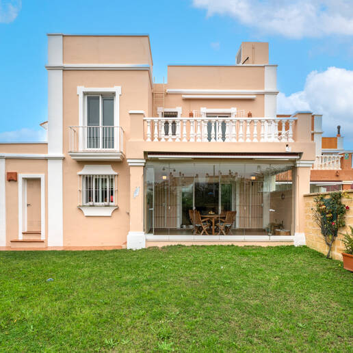 Semi-detached Villa Close to the Beach and Amenities