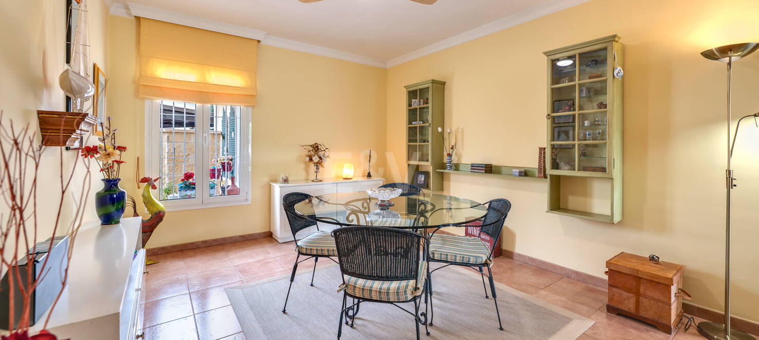 Semi-detached Villa Close to the Beach and Amenities