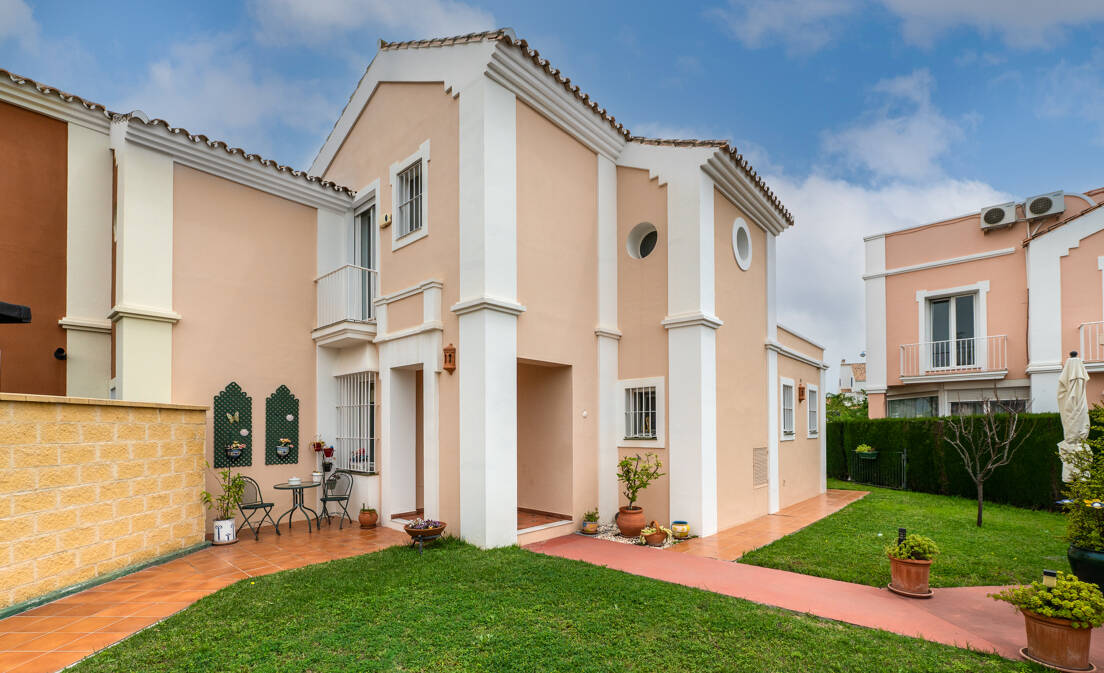 Semi-detached Villa Close to the Beach and Amenities