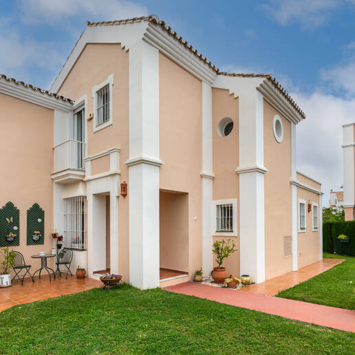 Semi-detached Villa Close to the Beach and Amenities