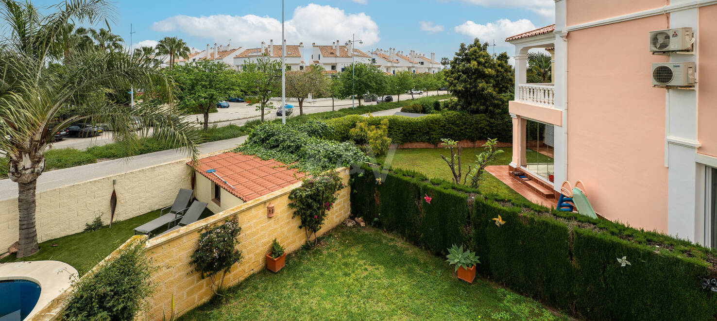 Semi-detached Villa Close to the Beach and Amenities