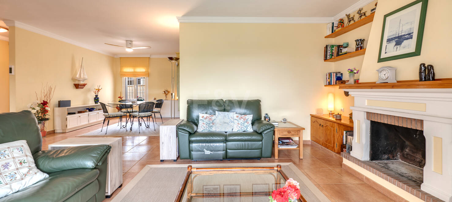 Semi-detached Villa Close to the Beach and Amenities