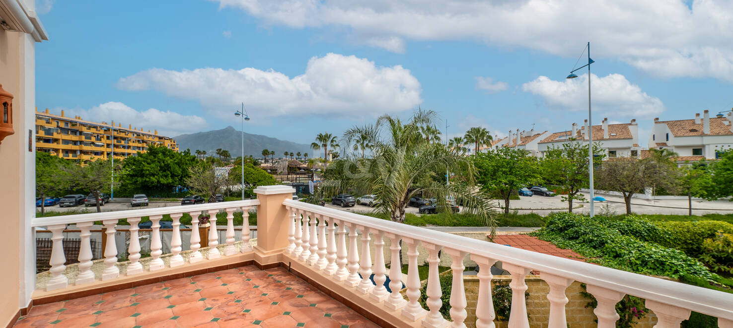 Semi-detached Villa Close to the Beach and Amenities