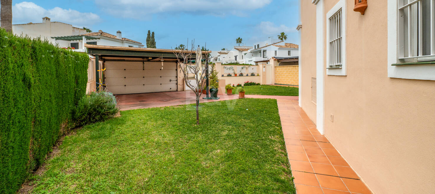 Semi-detached Villa Close to the Beach and Amenities