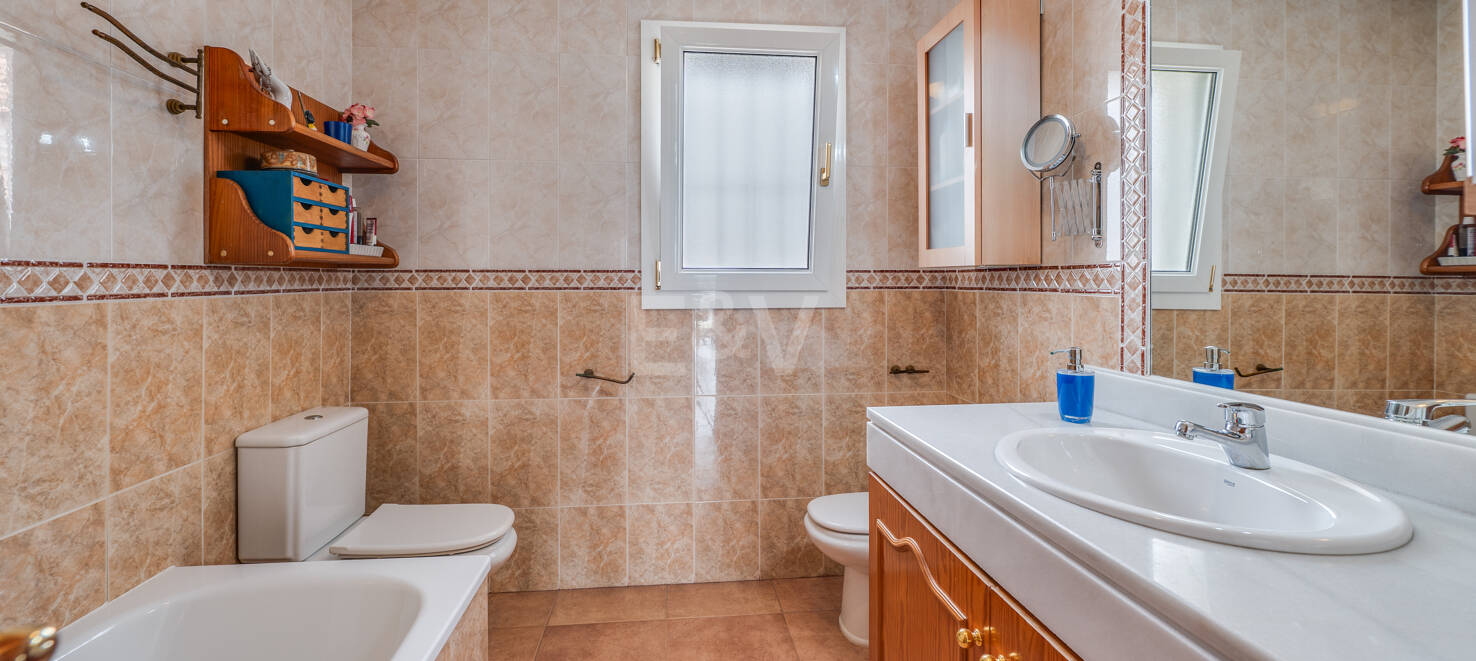 Semi-detached Villa Close to the Beach and Amenities