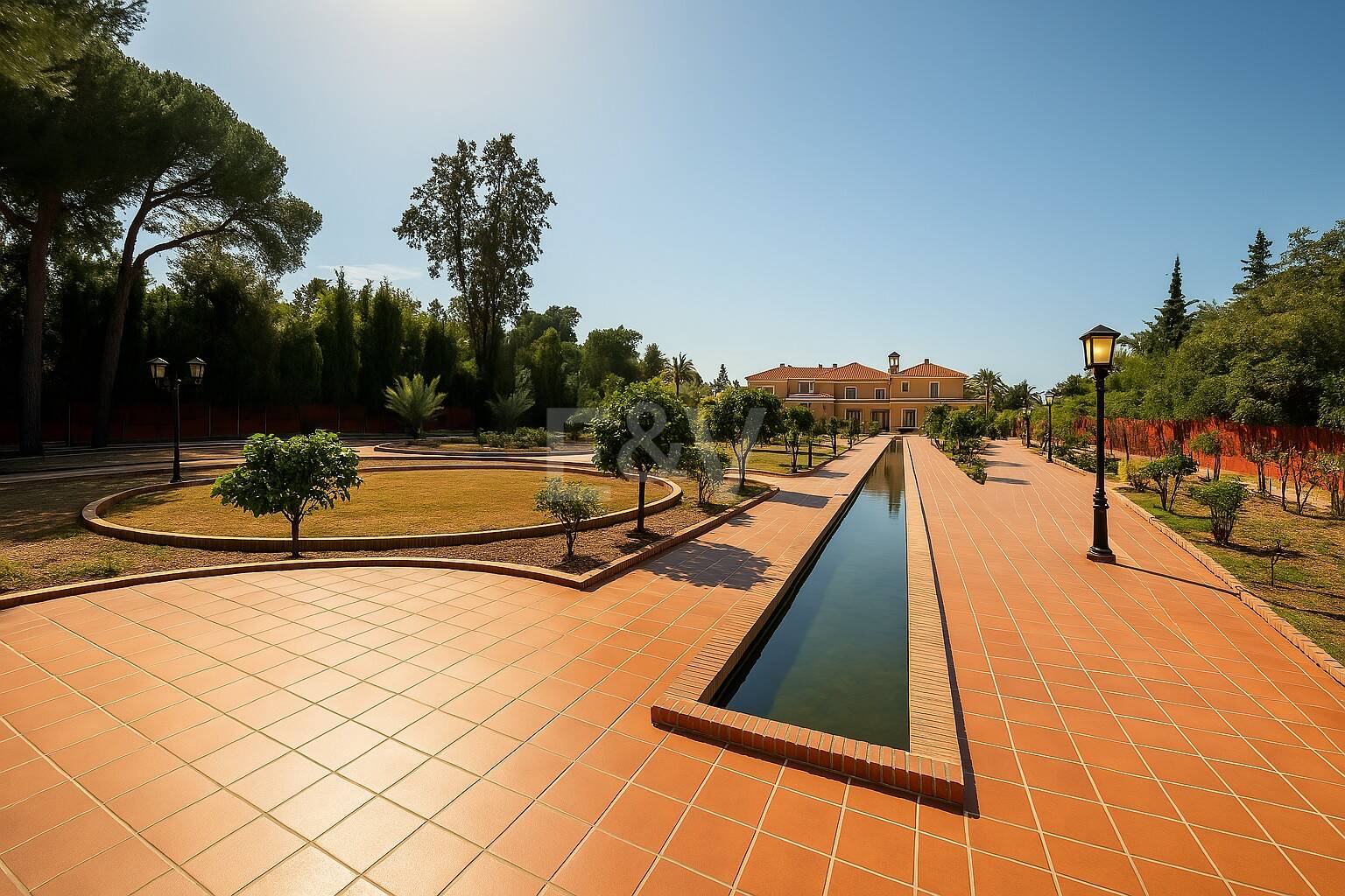 Large Estate Just 300 Meters from the Sea