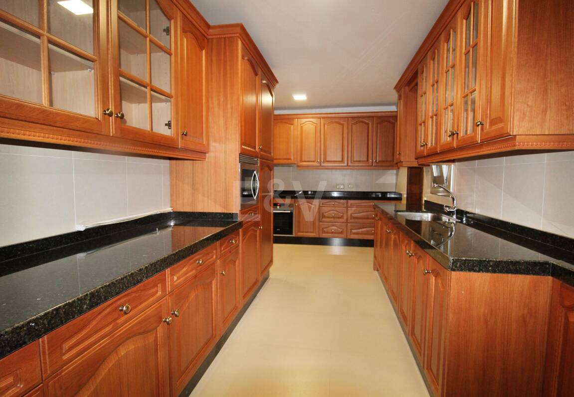 Large Estate Just 300 Meters from the Sea