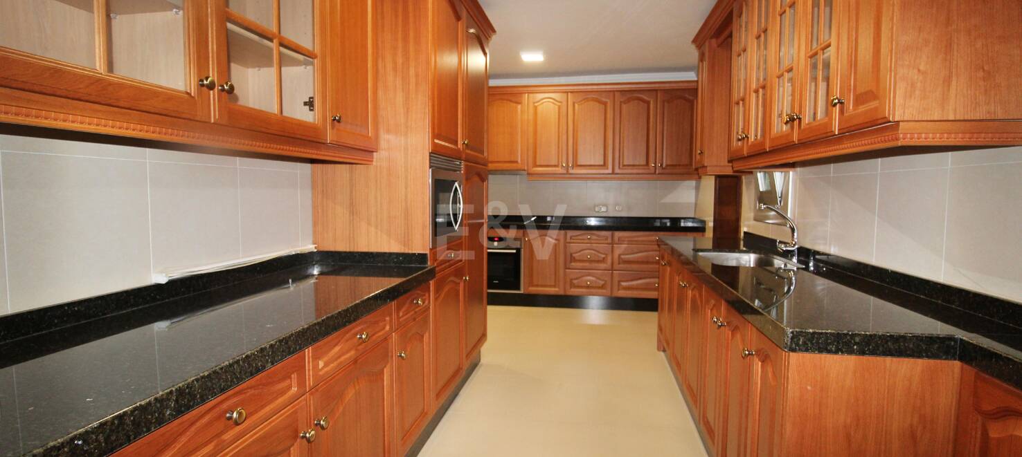 Large Estate Just 300 Meters from the Sea