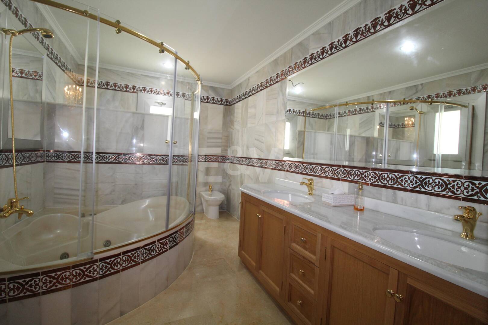 Large Estate Just 300 Meters from the Sea