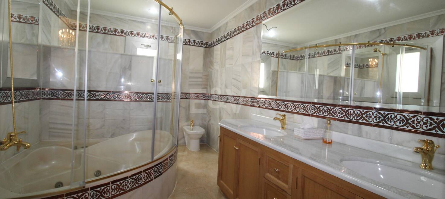 Large Estate Just 300 Meters from the Sea