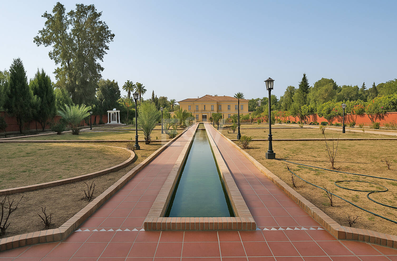 Large Estate Just 300 Meters from the Sea