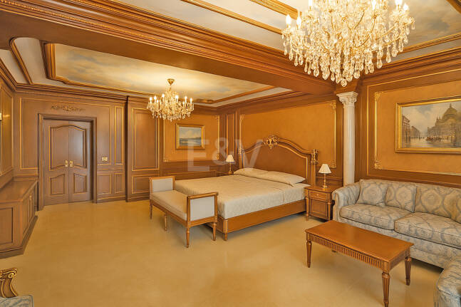 Large Estate Just 300 Meters from the Sea