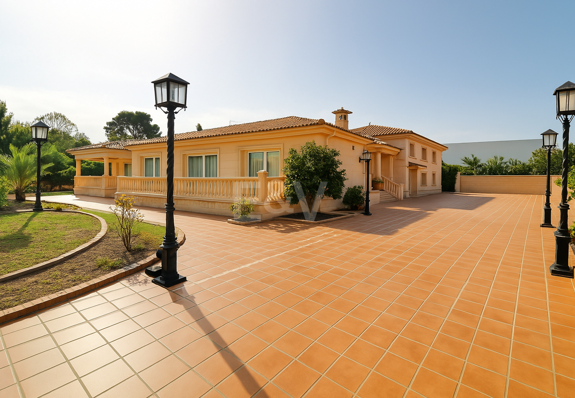 Large Estate Just 300 Meters from the Sea