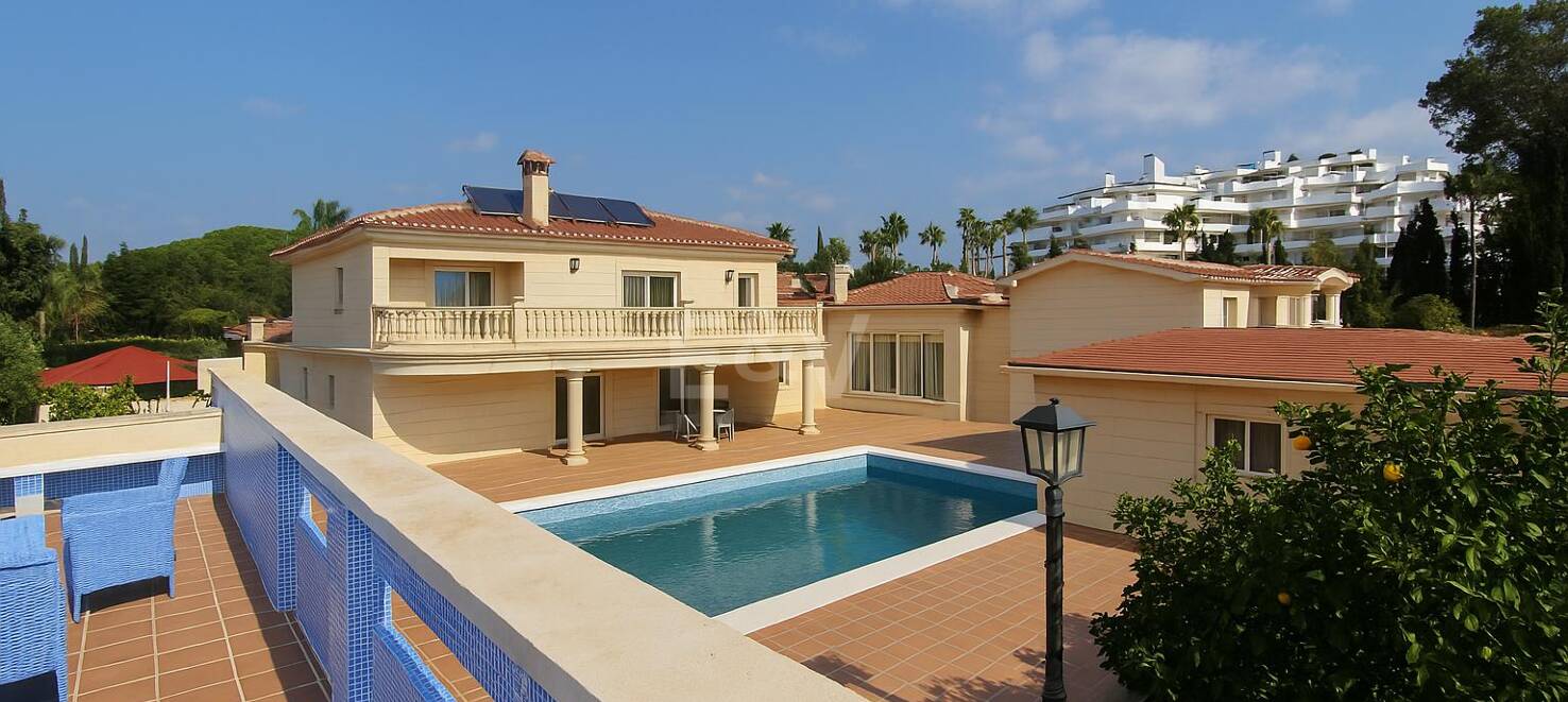 Large Estate Just 300 Meters from the Sea