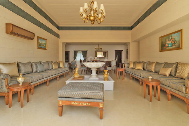 Large Estate Just 300 Meters from the Sea