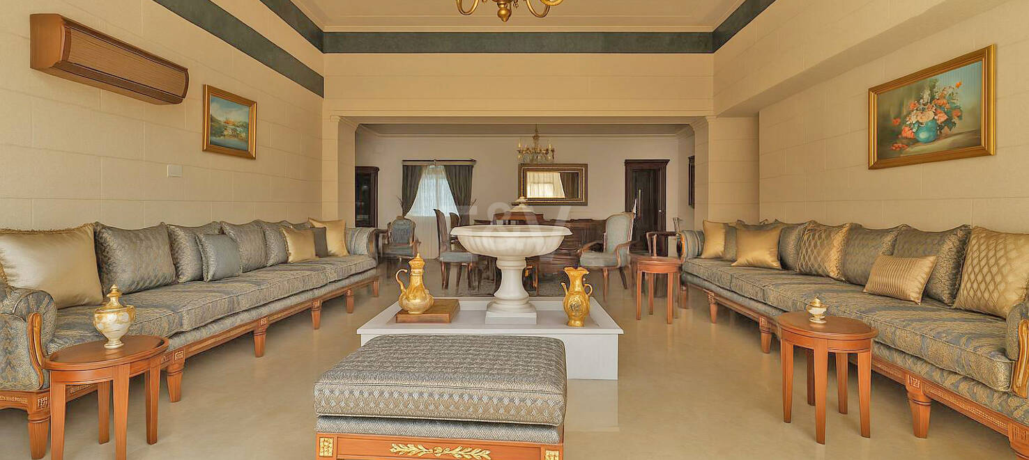 Large Estate Just 300 Meters from the Sea