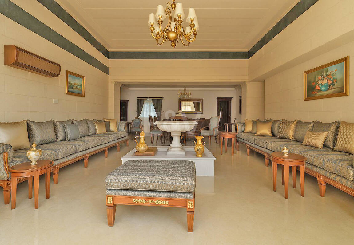 Large Estate Just 300 Meters from the Sea