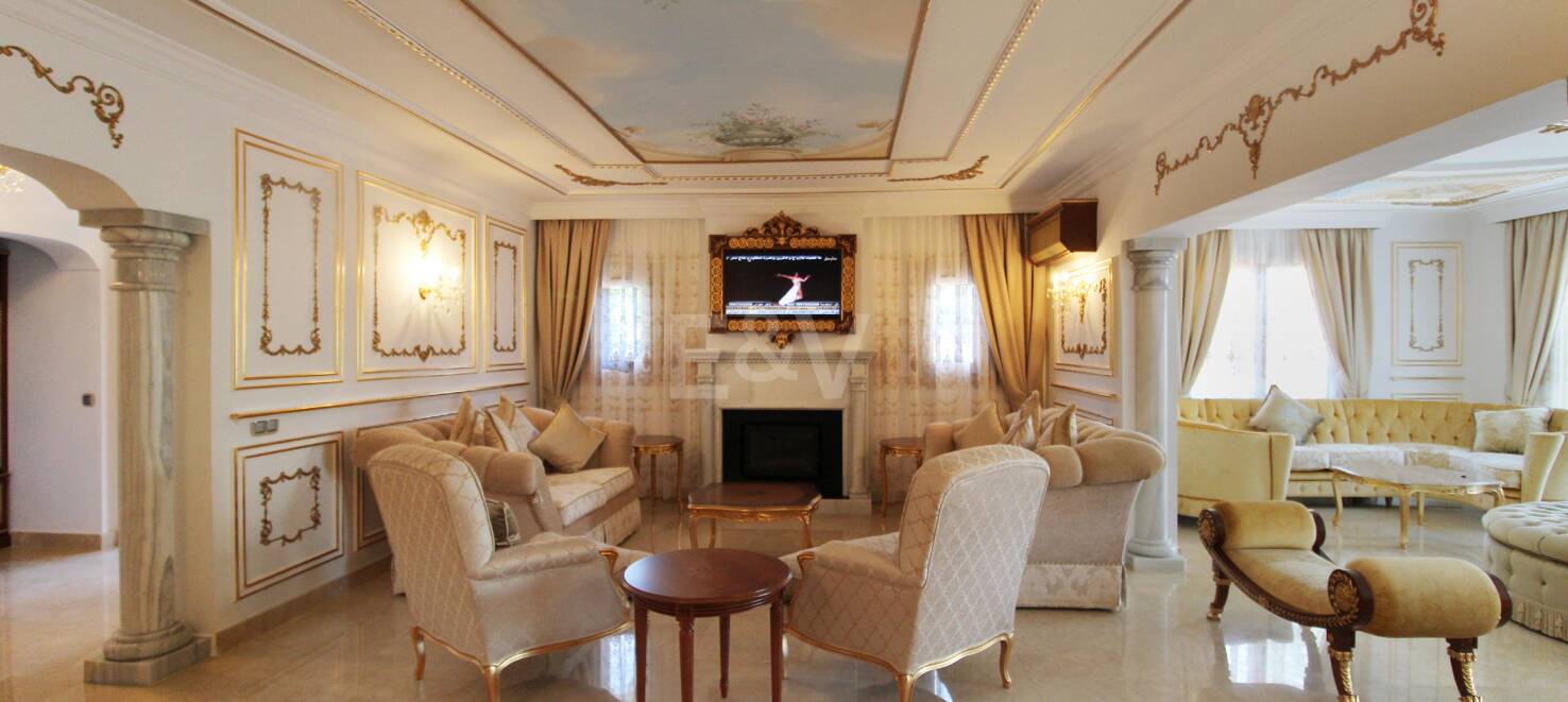 Large Estate Just 300 Meters from the Sea