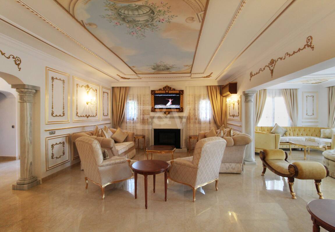 Large Estate Just 300 Meters from the Sea