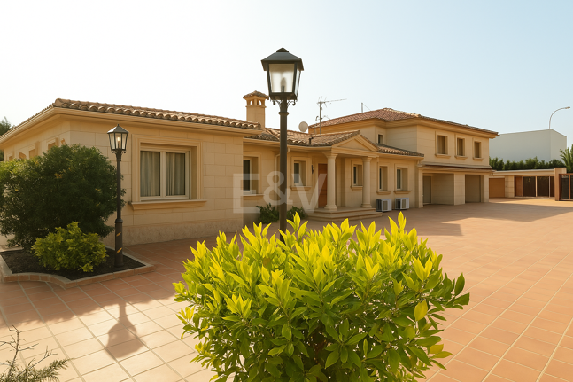 Large Estate Just 300 Meters from the Sea