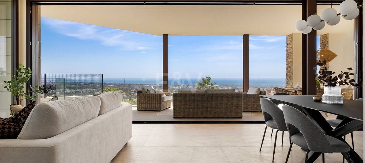 Modern lyxvilla med panoramautsikt över havet i La Alqueria