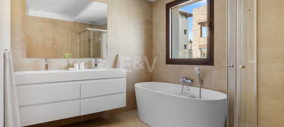 Modern lyxvilla med panoramautsikt över havet i La Alqueria