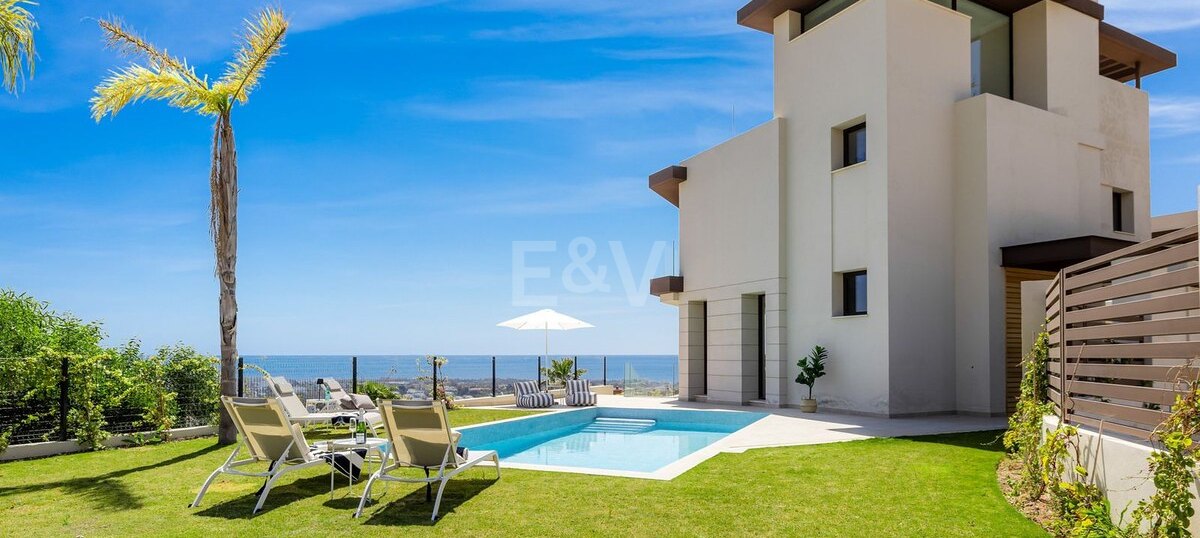 Modern lyxvilla med panoramautsikt över havet i La Alqueria